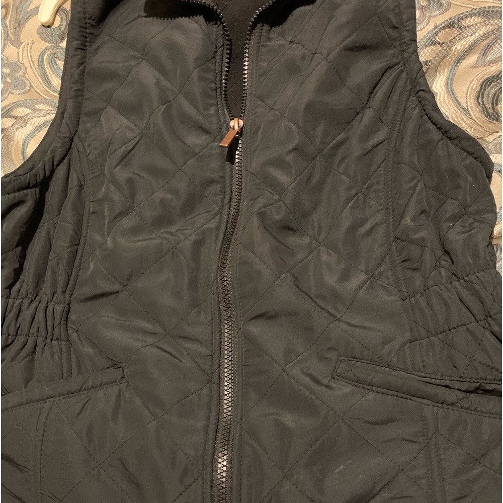 And outer vest, two front pockets